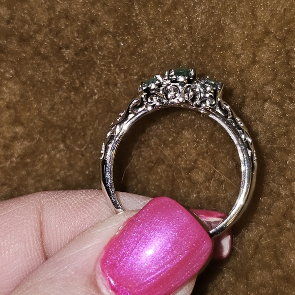 Sz 9, Trilogy Style Zambian Emerald Ring, 925 Sterling Silver, 0.85 carats, NWT - Picture 7 of 12